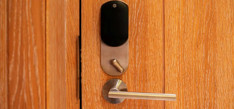 Automatic Locking Door Knob Clearview